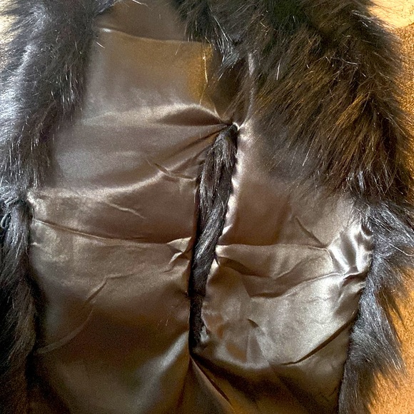 Black faux fur shawl - Picture 4 of 4